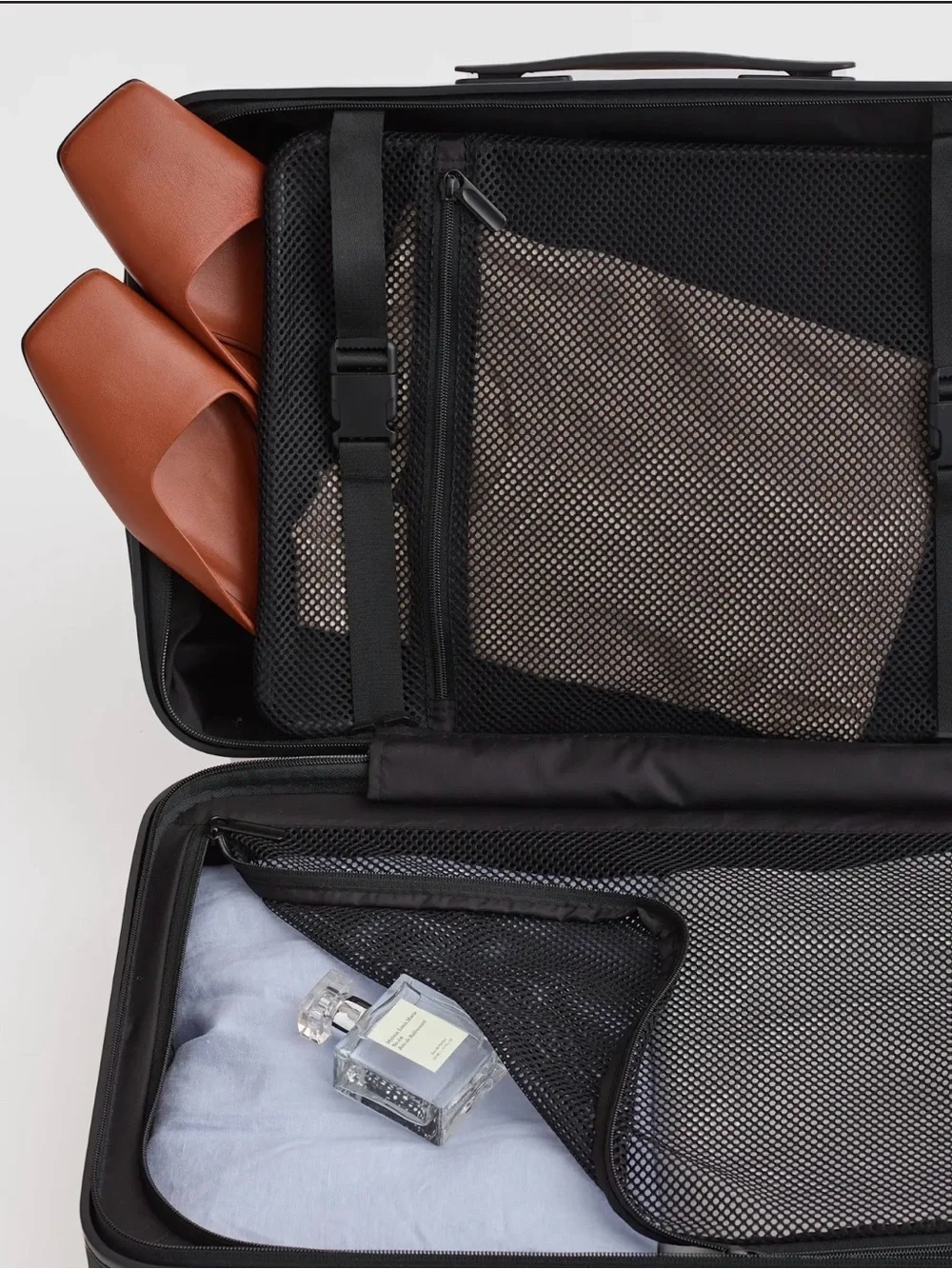 Quince Dark Green Hard-Shell Spinner Carry-On